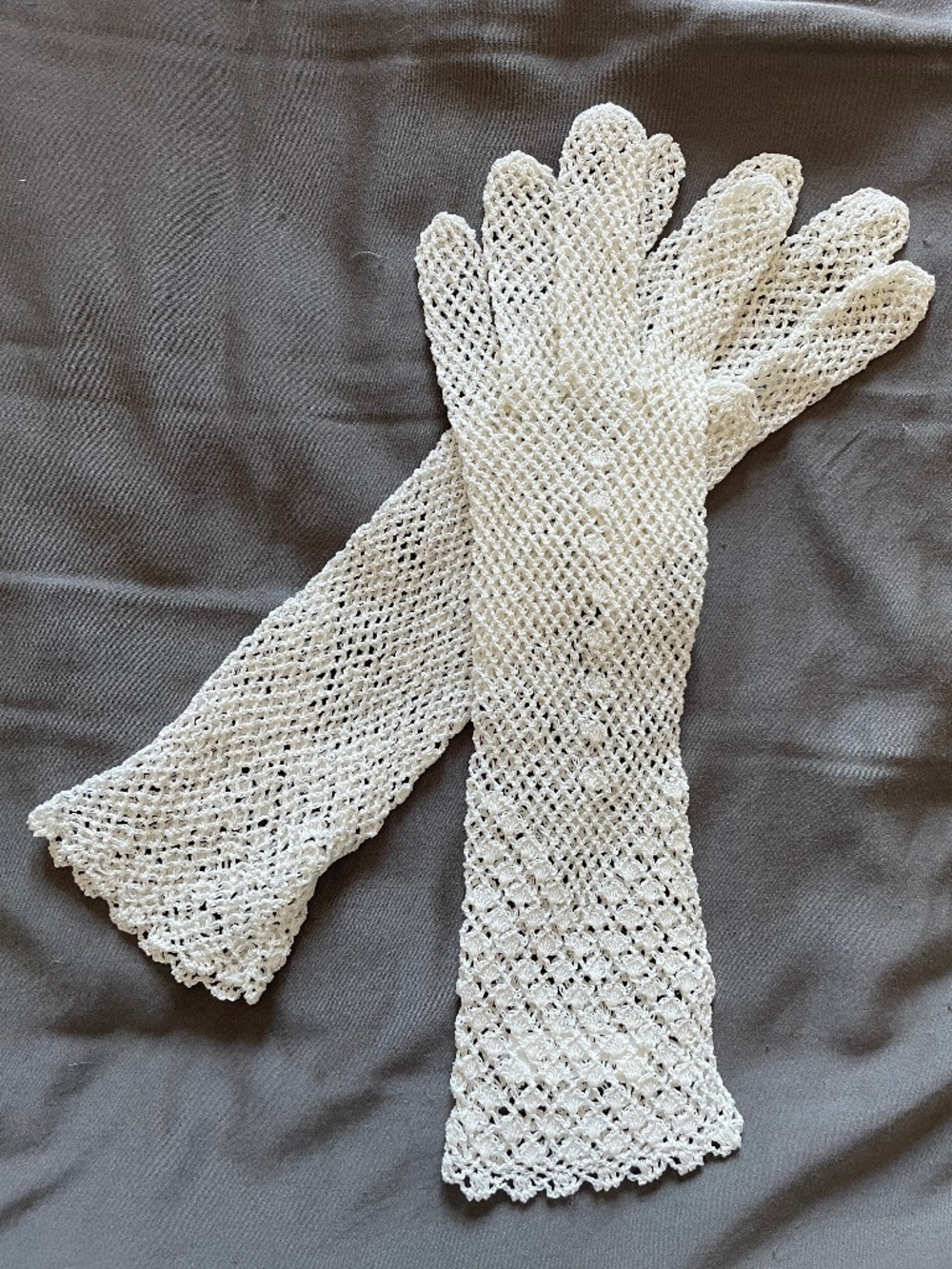 EUC Vintage Women’s Delicate Garden Party, Bridal, Summer Gloves Crochet Lace